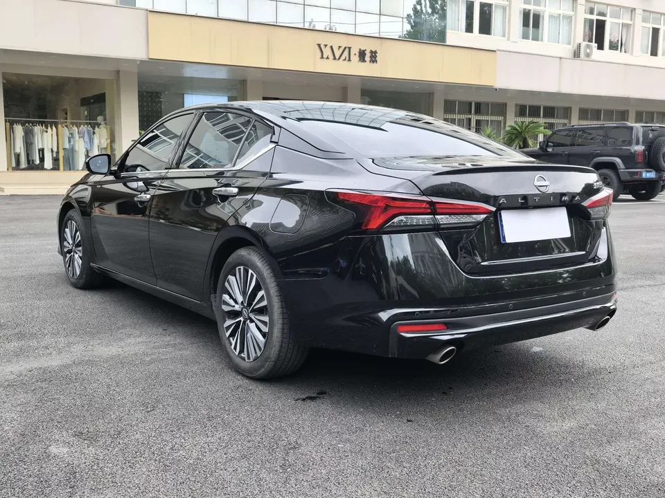Nissan Altima Sound of nature 2024 2.0L SV Black Gold Edition 2024 — thumbnail 4