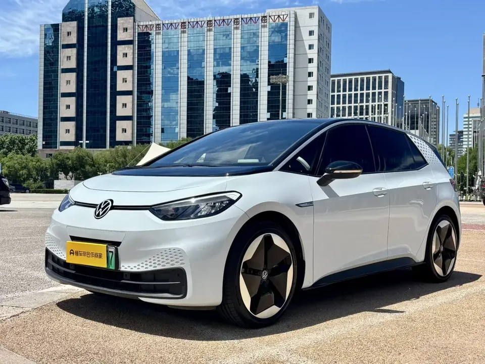 Volkswagen ID.3 Volkswagen ID.3 2023 Pure Smart Edition 2023 — photo 1, buy with delivery to Moscow