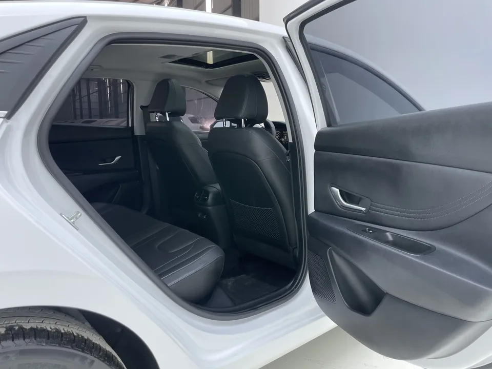 Hyundai Elantra Elantra 2022 1.5L CVT LUX Premium Edition 2022 — thumbnail 4