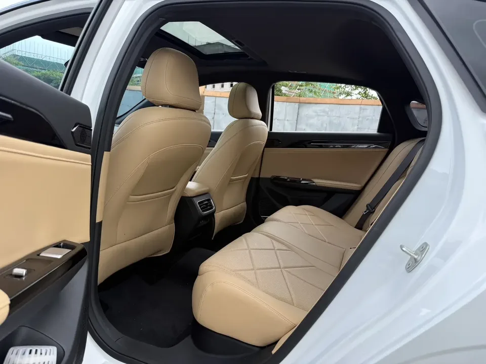 Geely Galaxy L6 Galaxy L6 2024 Longteng version 1.5T DHT 125km PLUS 2024 — thumbnail 3