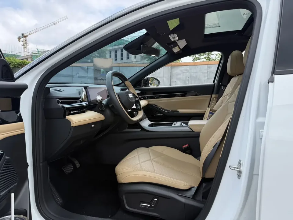 Geely Galaxy L6 Galaxy L6 2024 Longteng version 1.5T DHT 125km PLUS 2024 — thumbnail 5