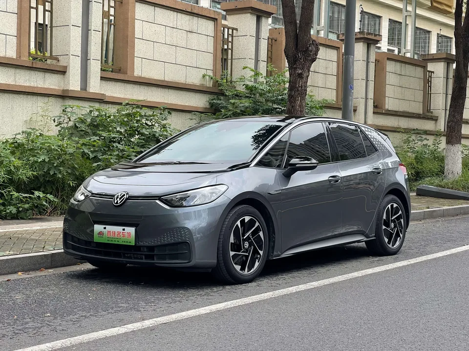 Volkswagen ID.3 Volkswagen ID.3 2023 Pure Smart Edition 2023 — photo 1, buy with delivery to Moscow