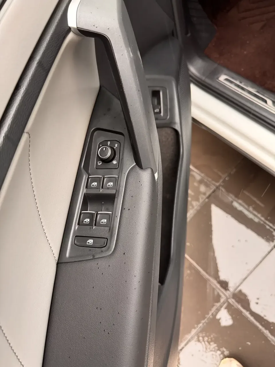 Volkswagen Tayron Tanyue 2023 280TSI 2WD Luxury Plus Advanced Edition 2023 — thumbnail 4