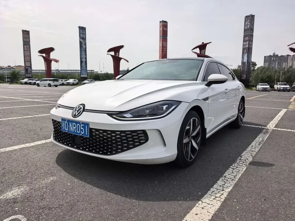 Volkswagen Lamando Lingdu 2023 Lingdu L 280TSI DSG Cool Edition 2023 — photo 1, buy with delivery to Moscow