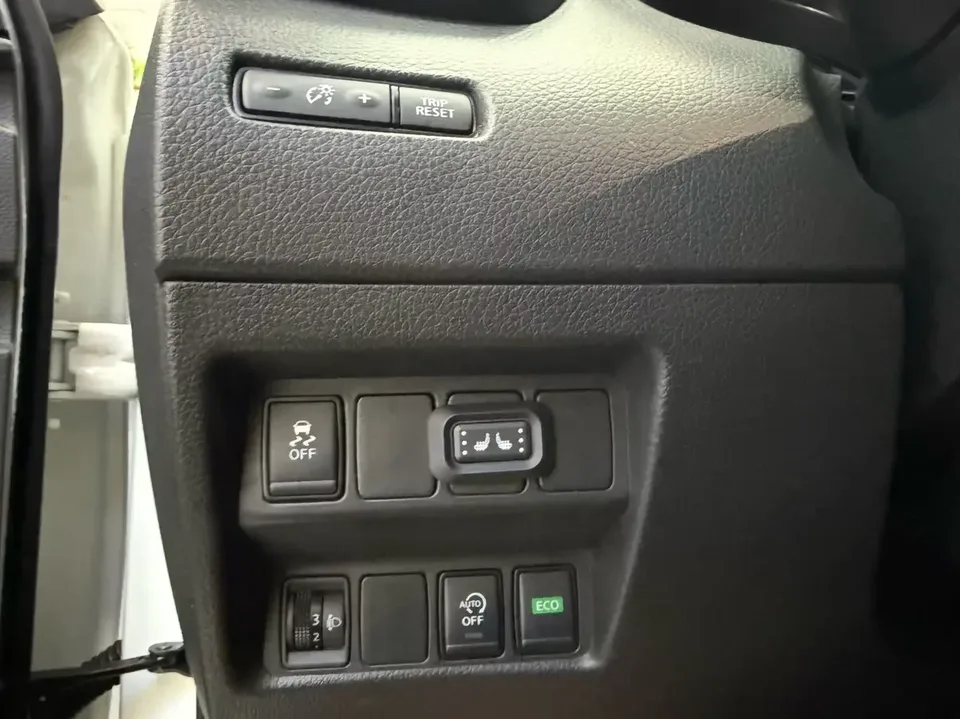 Nissan X-Trail Qijun 2023 Classic Edition 2.0L 2WD Smart Comfort Edition 2023 — thumbnail 4