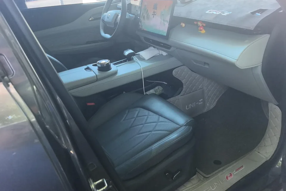 Changan UNI-Z PHEV Changan UNI-Z PHEV 2024 Blue Whale iDD 125KM Beyond 2024 — миниатюра 2