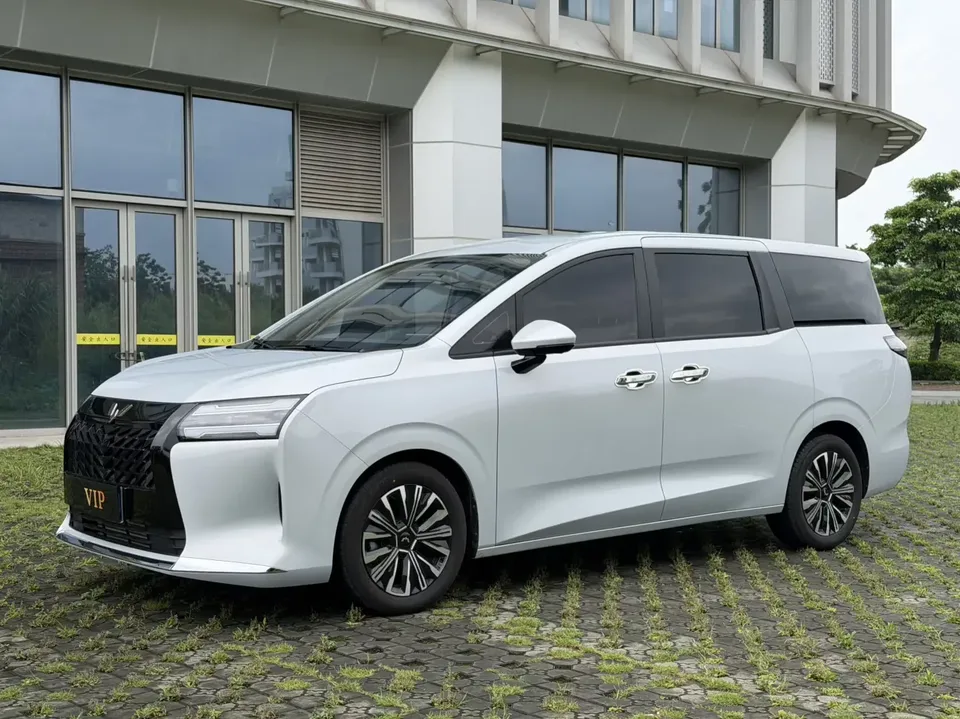 Wuling Starlight 730 Starlight 730 2025 1.5T CVT Elite 2026 — photo 1, buy with delivery to Moscow