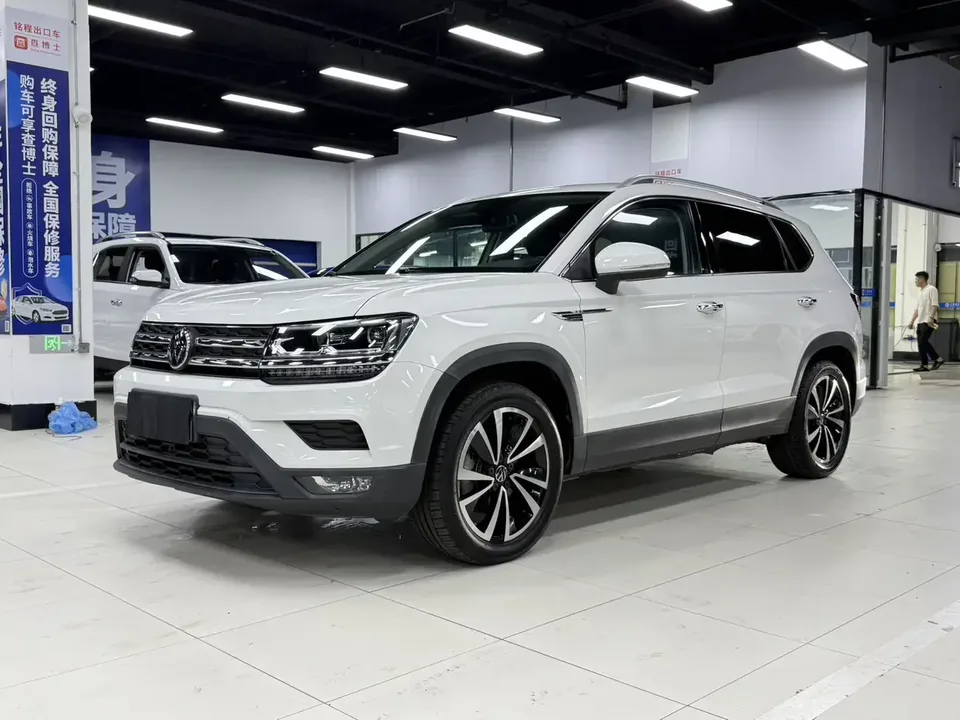 Volkswagen Tharu tuyue 2022 280TSI 2WD Deluxe Edition 2023 — photo 1, buy with delivery to Moscow