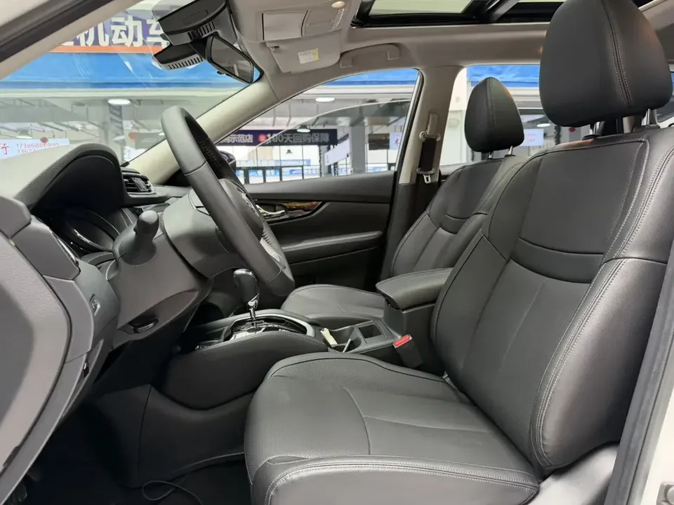 Nissan X-Trail Qijun 2022 Classic Edition 2.0L 2WD Smart Comfort Edition 2023 — thumbnail 2