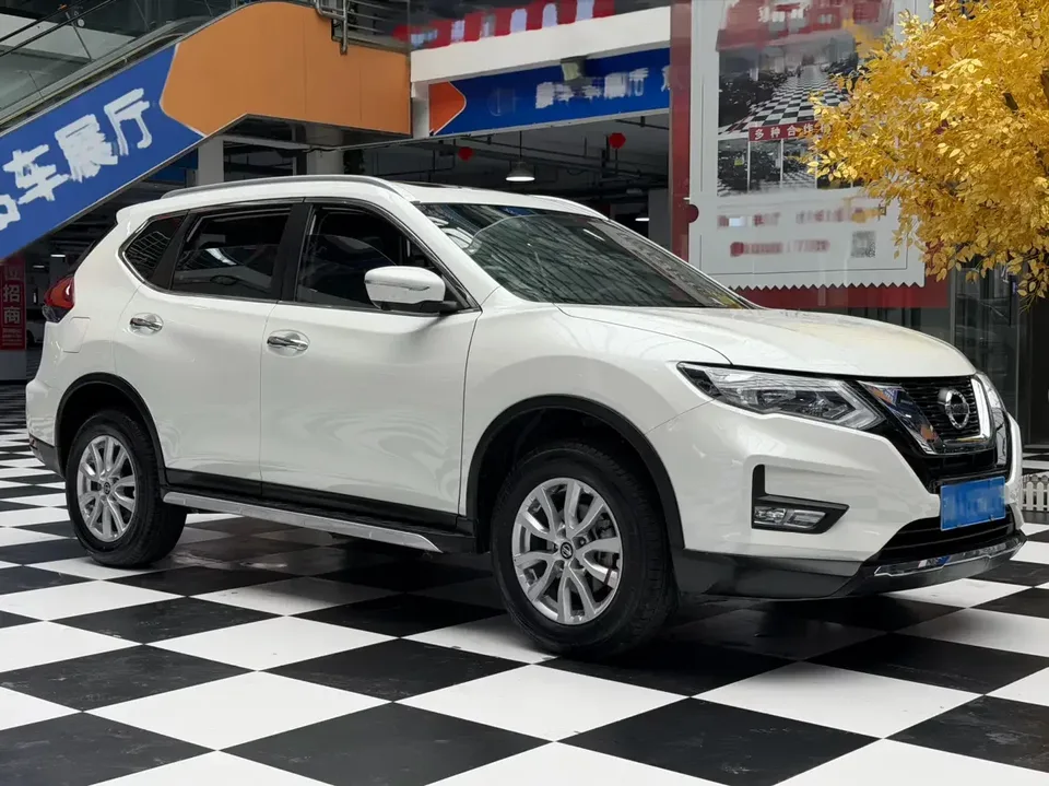 Nissan X-Trail Qijun 2022 Classic Edition 2.0L 2WD Smart Comfort Edition 2023 — thumbnail 3