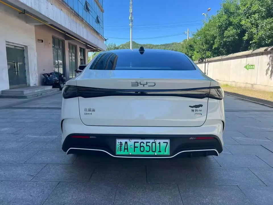 BYD Seal 06DM Seal 06DM 2025 DM-i 120KM Premium Edition 2025 — thumbnail 2