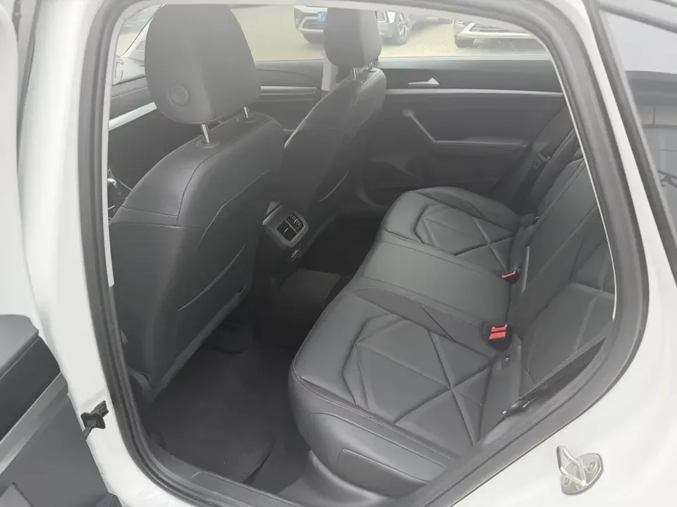 Volkswagen Lavida Lavida 2024 300TSI DSG Starry Sky Edition 2024 — thumbnail 4