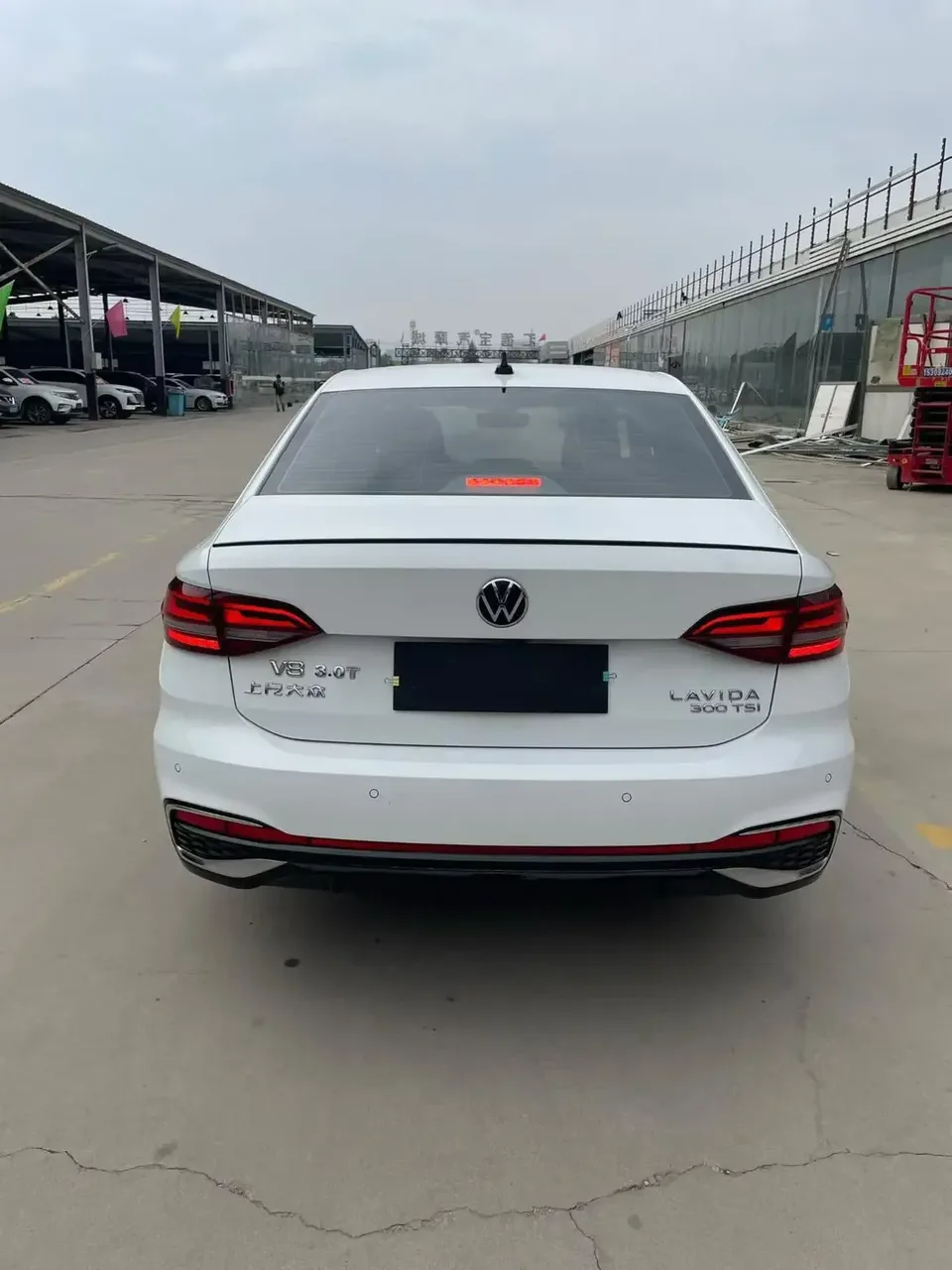 Volkswagen Lavida Lavida 2023 300TSI DSG Starry Sky Edition 2023 — thumbnail 2