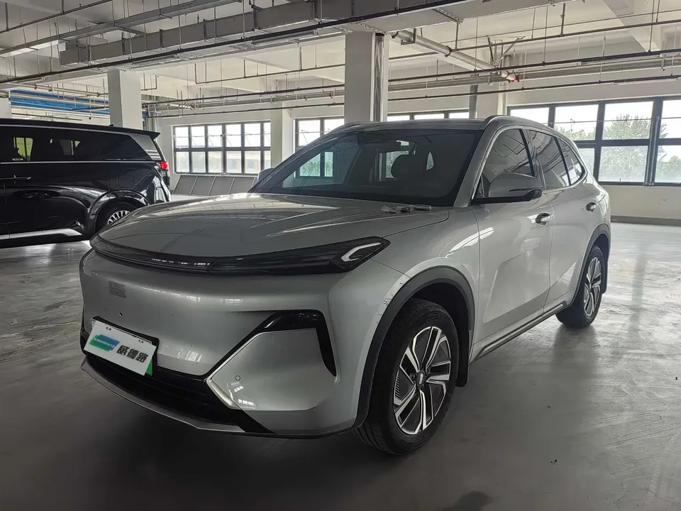 Geely Galaxy Starship 7 EM-i Galaxy Starship 7 EM-i 2025 120KM Exploration+ 2025 — photo 1, buy with delivery to Moscow