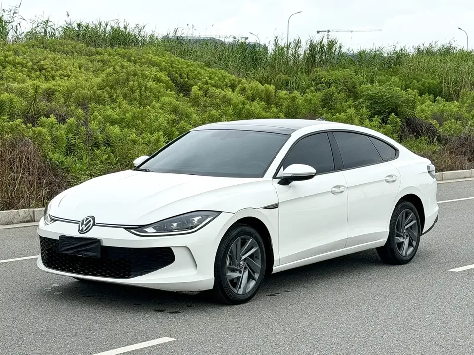 Volkswagen Lamando Lingdu 2022 Lingdu L 280TSI DSG Hot Edition 2022 — photo 1, buy with delivery to Moscow
