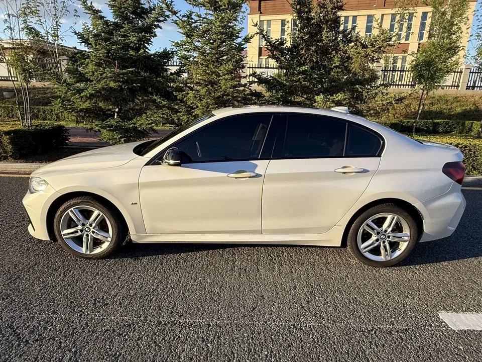 BMW 1 Series BMW 1 Series 2023 120i M Sport Night Edition 2023 — thumbnail 4