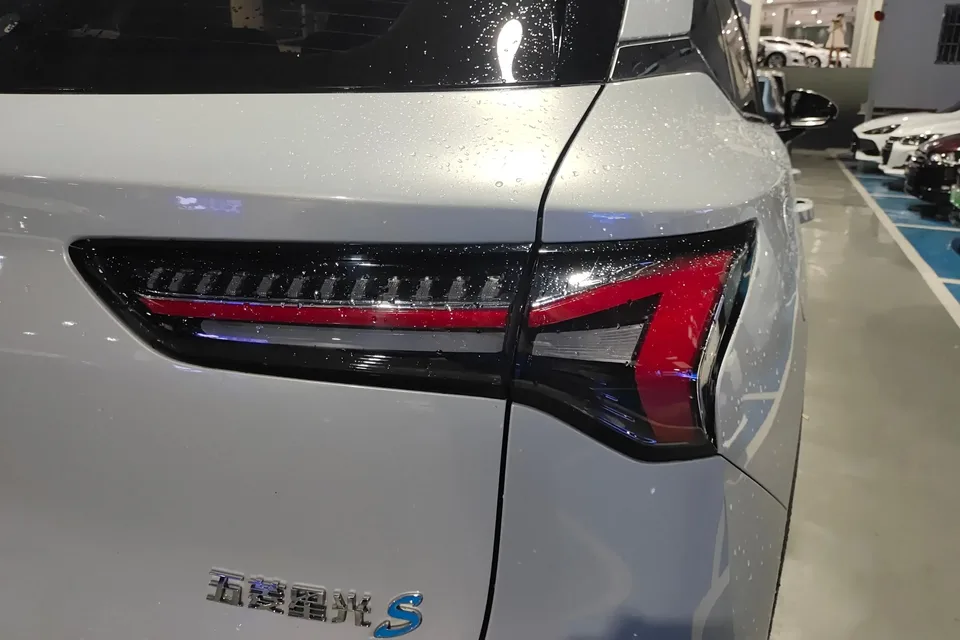 Wuling Starlight S PHEV Wuling Starlight S PHEV 2024 130km Flagship 2024 — thumbnail 2