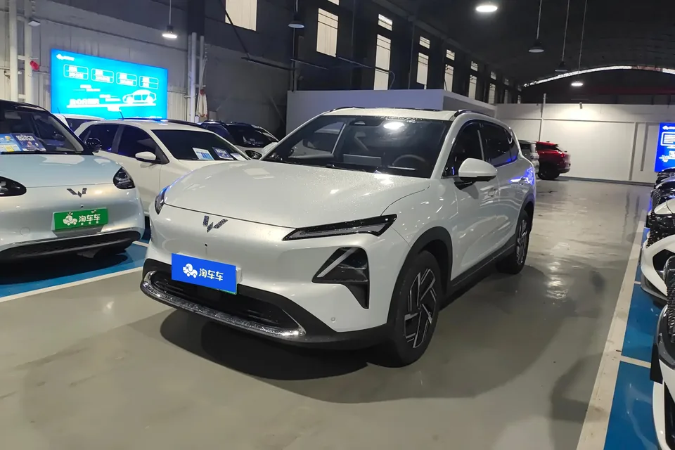Wuling Starlight S PHEV Wuling Starlight S PHEV 2024 130km Flagship 2024 — photo 1, buy with delivery to Moscow