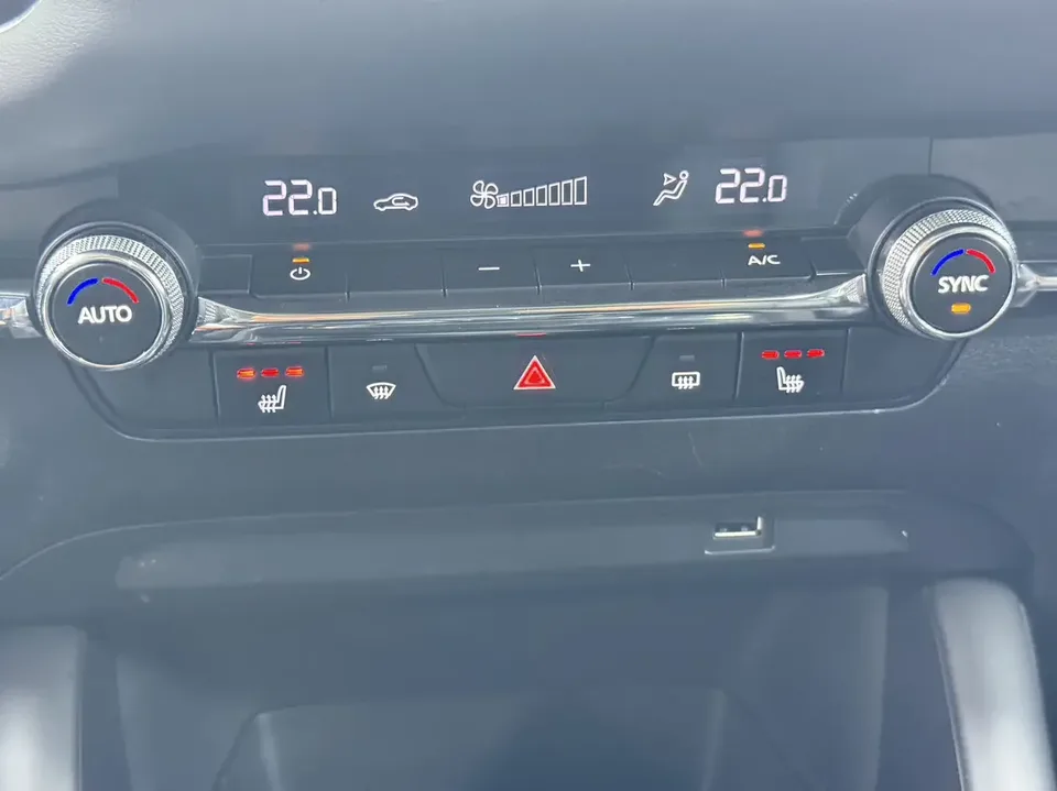 Mazda Axela Mazda3 Angkesela 2022 2.0L Automatic Elegant Edition 2022 — thumbnail 3
