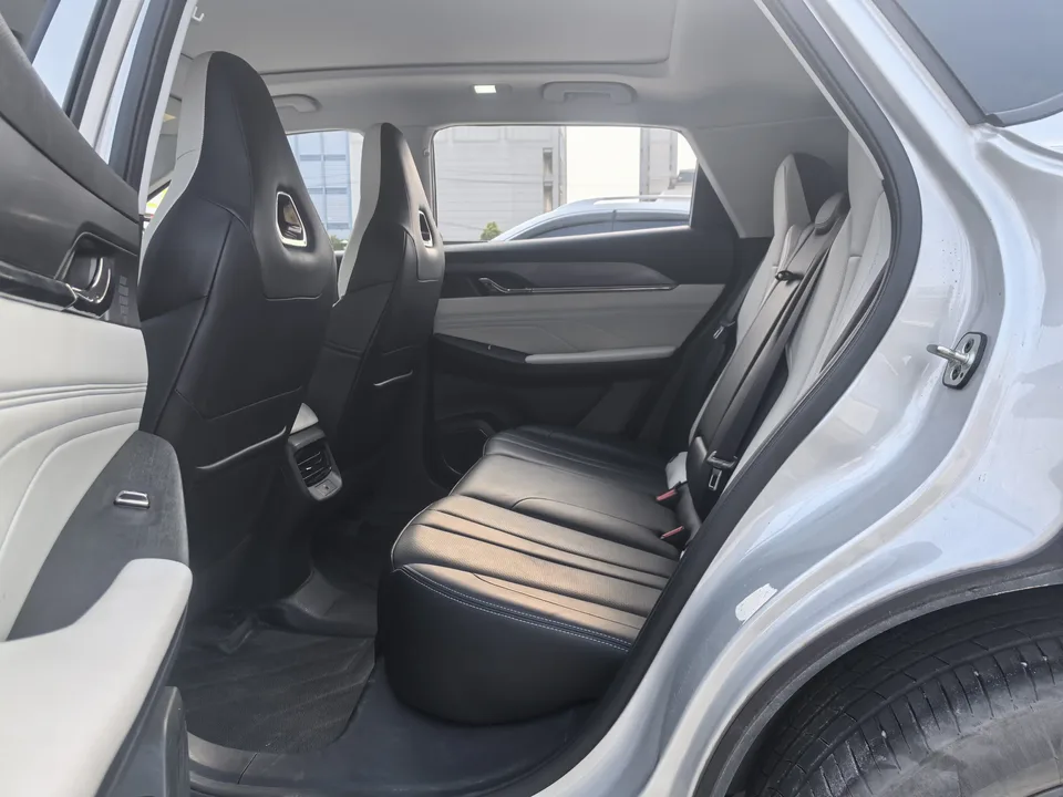 Dongfeng Fengshen L7 PHEV Fengshen L7 PHEV 2025 205 Super long range premium model 2025 — thumbnail 3