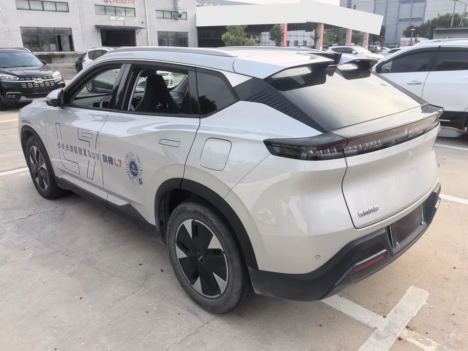 Dongfeng Fengshen L7 PHEV Fengshen L7 PHEV 2025 205 Super long range premium model 2025 — thumbnail 4