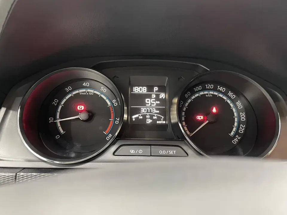 Skoda Comek Comek 2022 1.5L Automatic Comfort Edition 2022 — thumbnail 4