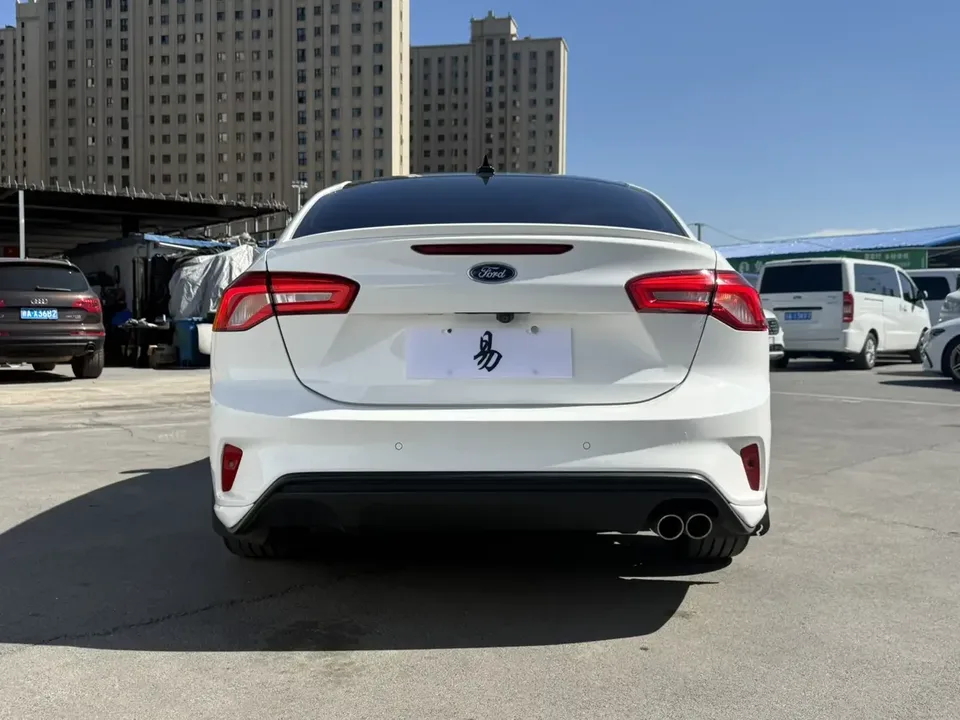 Ford Focus fox 2022 Sedan EcoBoost 180 Automatic ST Line 2023 — thumbnail 2