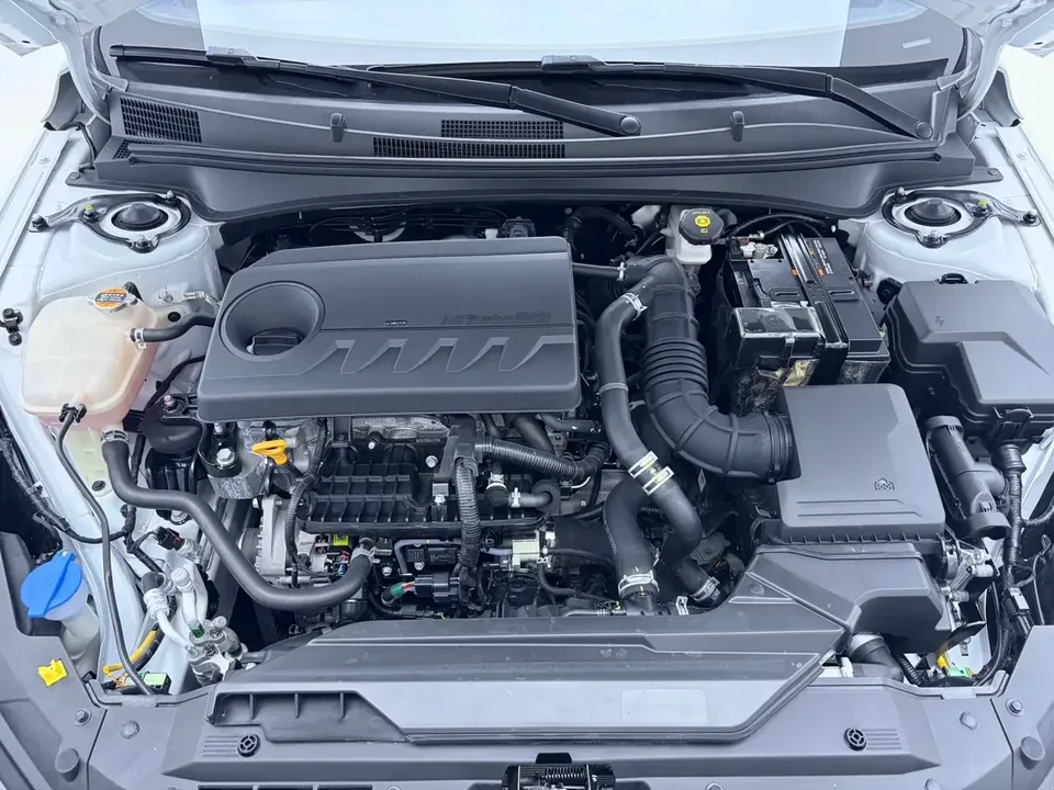 Hyundai Elantra Elantra 2021 240TGDi DCT LUX Premium Edition 2022 — thumbnail 4