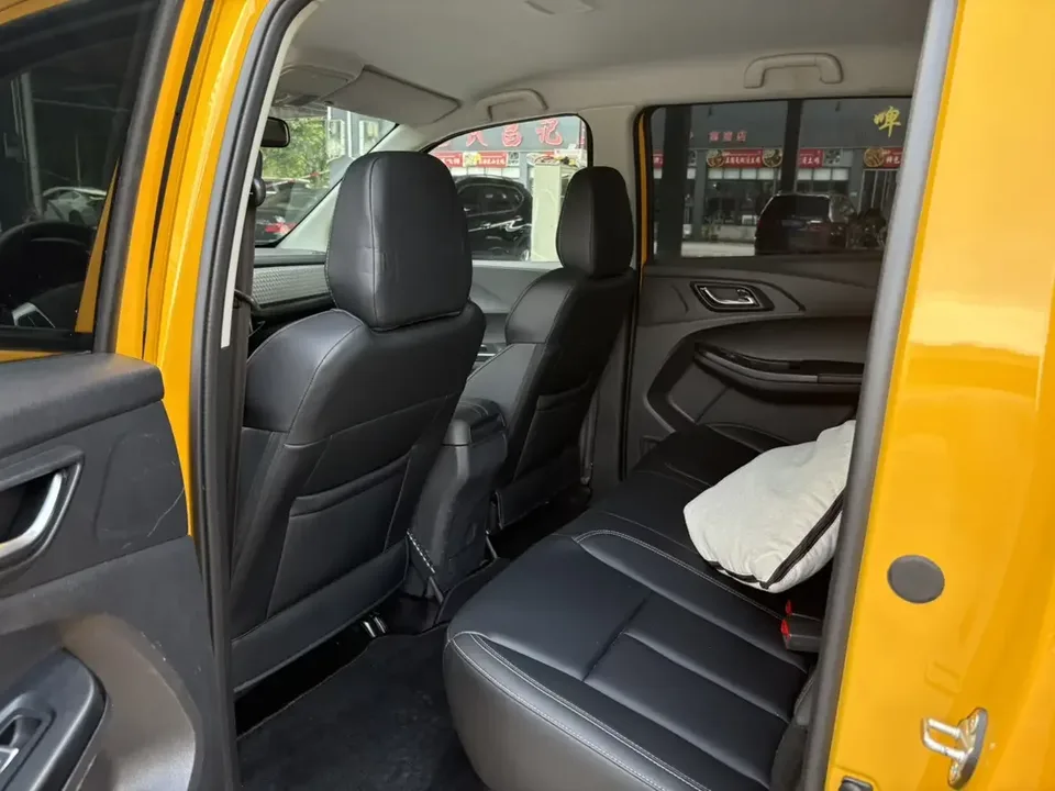 Jiangling Bible bible 2023 2.5T manual diesel 2WD comfort version long axis flat bottom cargo box 2024 — thumbnail 4