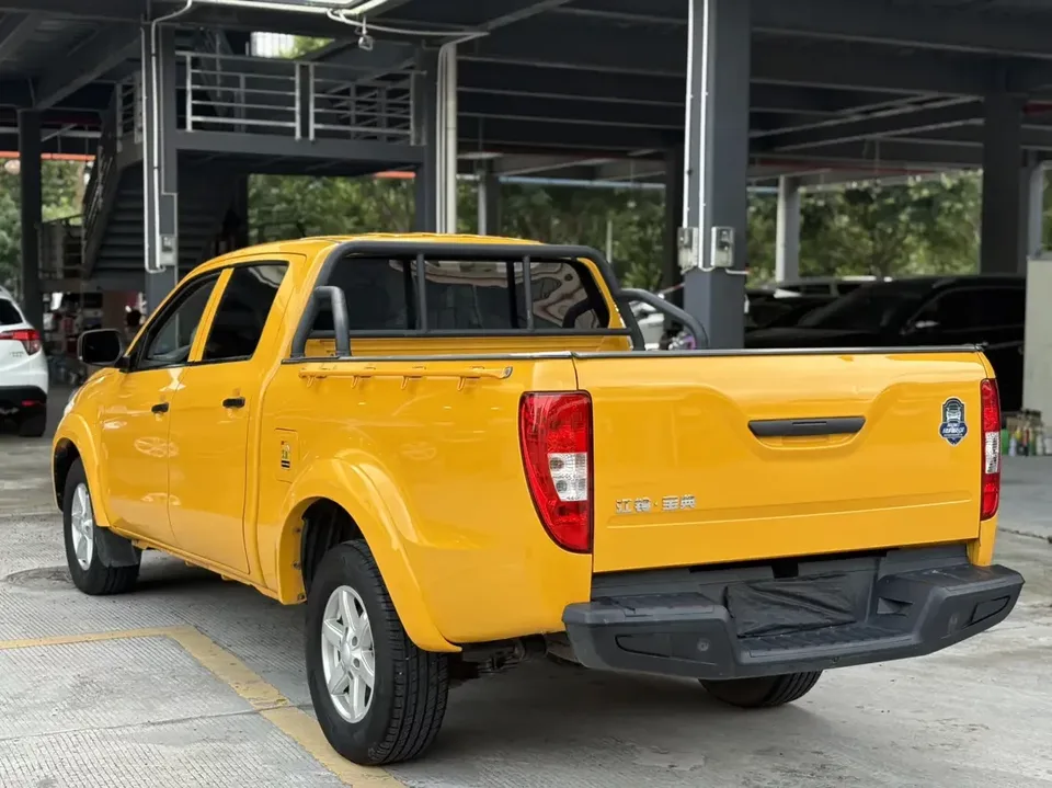 Jiangling Bible bible 2023 2.5T manual diesel 2WD comfort version long axis flat bottom cargo box 2024 — thumbnail 5