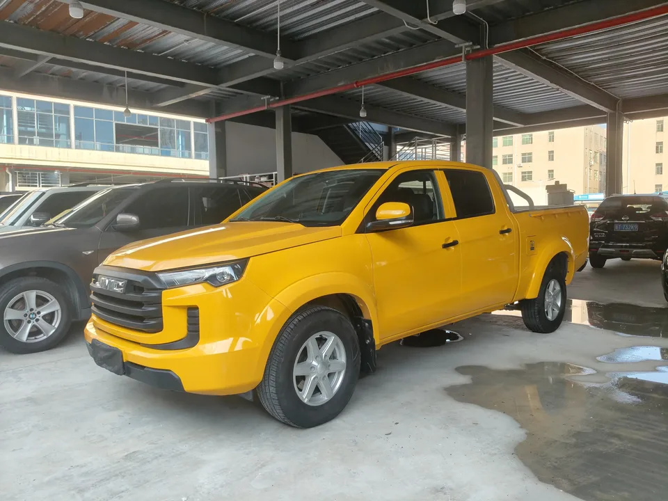 Jiangling Bible bible 2023 2.5T manual diesel 2WD comfort version long axis flat bottom cargo box 2024 — photo 1, buy with delivery to Moscow