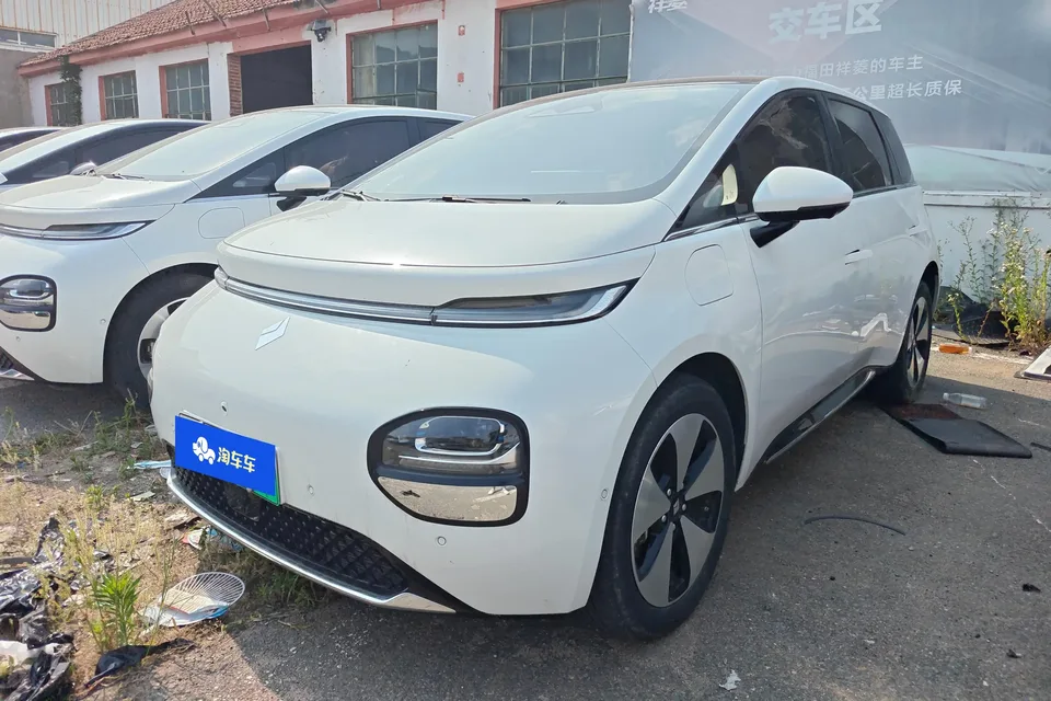 Baojun clouds clouds 2023 460 Max Lingxi Edition 2023 — photo 1, buy with delivery to Moscow