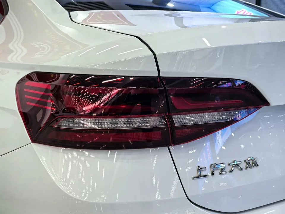 Volkswagen Lavida Lavida 2023 300TSI DSG Full Elegance Edition 2023 — thumbnail 3
