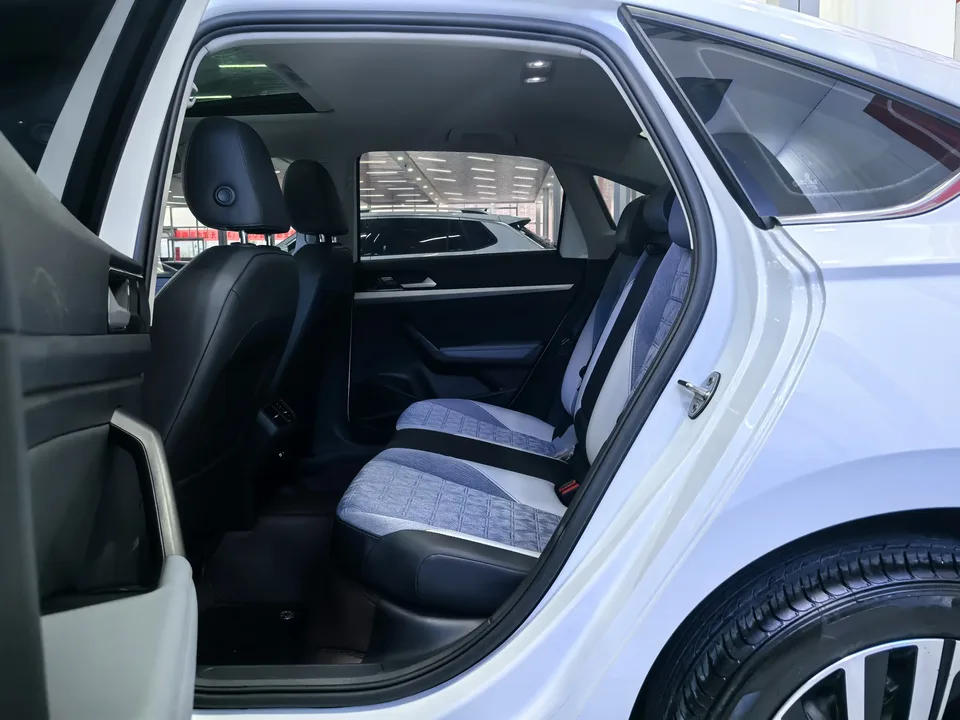 Volkswagen Lavida Lavida 2023 300TSI DSG Full Elegance Edition 2023 — thumbnail 5