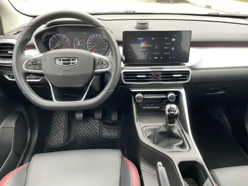 Geely Coolray SX11 Binyue 2021 240T Manual Gold Edition 2022 — миниатюра 3