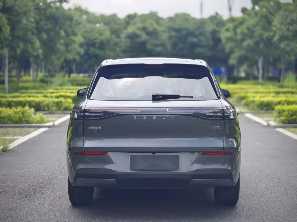 Geely Galaxy E5 Galaxy E5 2024 440km Explorer Edition 2025 — thumbnail 2