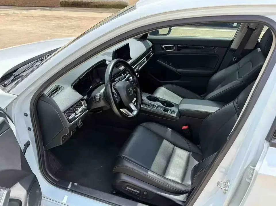 Honda Integra Style 2023 HATCHBACK 240TURBO CVT Phantom Night Deluxe Edition 2024 — thumbnail 5