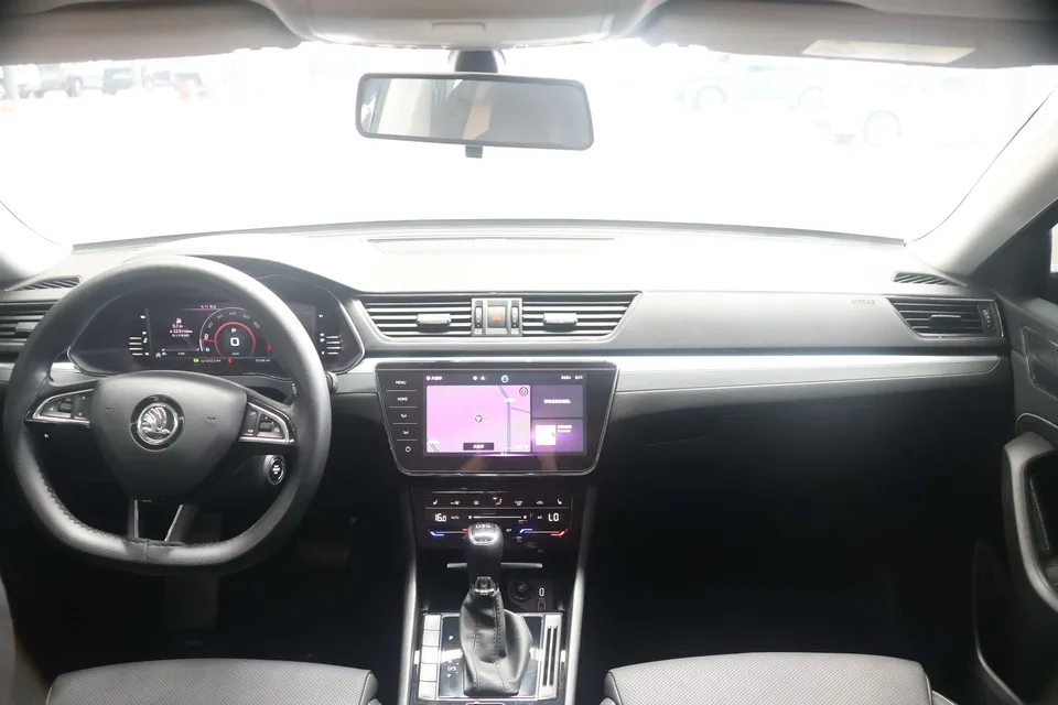 Skoda Superb Speedy 2023 Modified TSI280 DSG Premium Edition 2023 — thumbnail 3