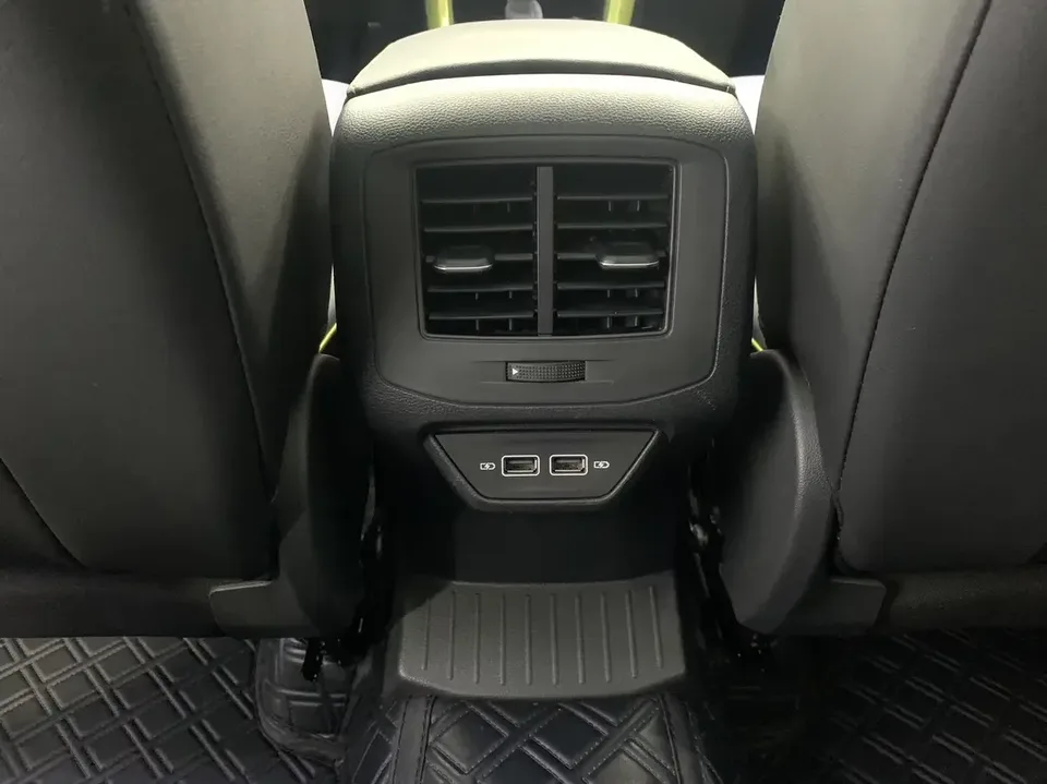 Volkswagen T-Roc TANG 2023 280TSI DSG Time Edition 2023 — thumbnail 3