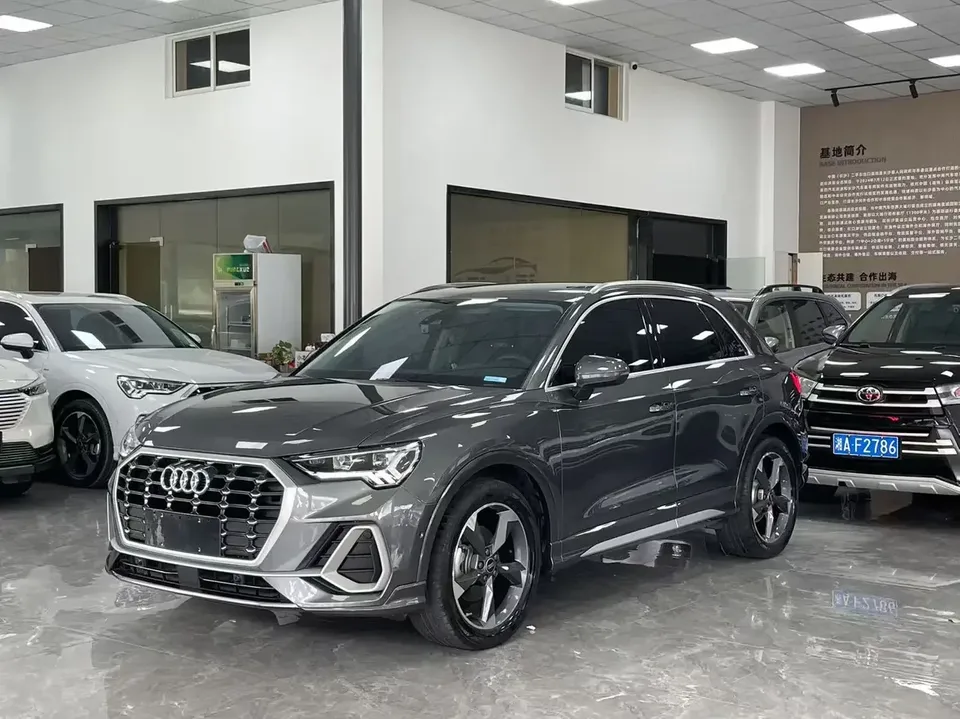 Audi Q3 Audi Q3 2022 35 TFSI Stylish Dynamic 2023 — photo 1, buy with delivery to Moscow