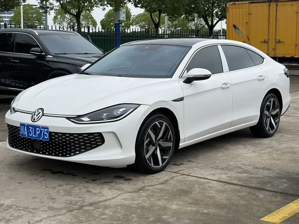 Volkswagen Lamando Lingdu 2023 Lingdu L 280TSI DSG Cool Edition 2023 — photo 1, buy with delivery to Moscow