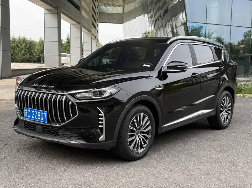Jetour Jietu X70 PLUS Jietu X70 PLUS 2023 1.5T DCT Brave PLUS 5-seater 2023 — photo 1, buy with delivery to Moscow