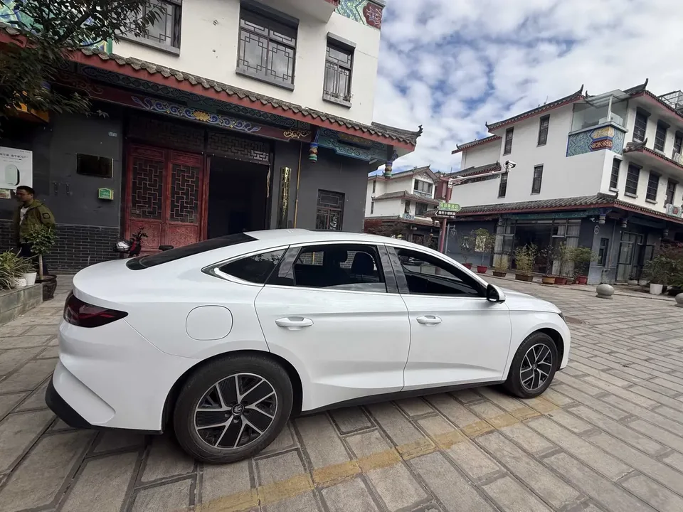 BYD Qin L DM Qin L DM 2024 DM-i 120KM Leading Type 2024 — thumbnail 2