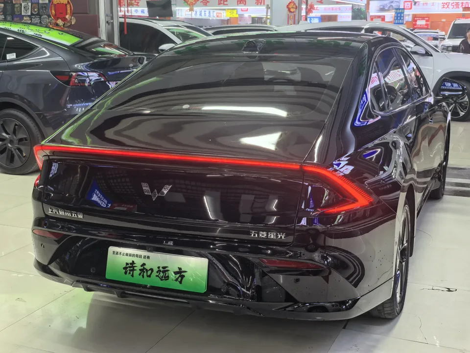 Wuling Starlight EV Wuling Starlight EV 2025 610km Smart Flagship 2025 — thumbnail 2