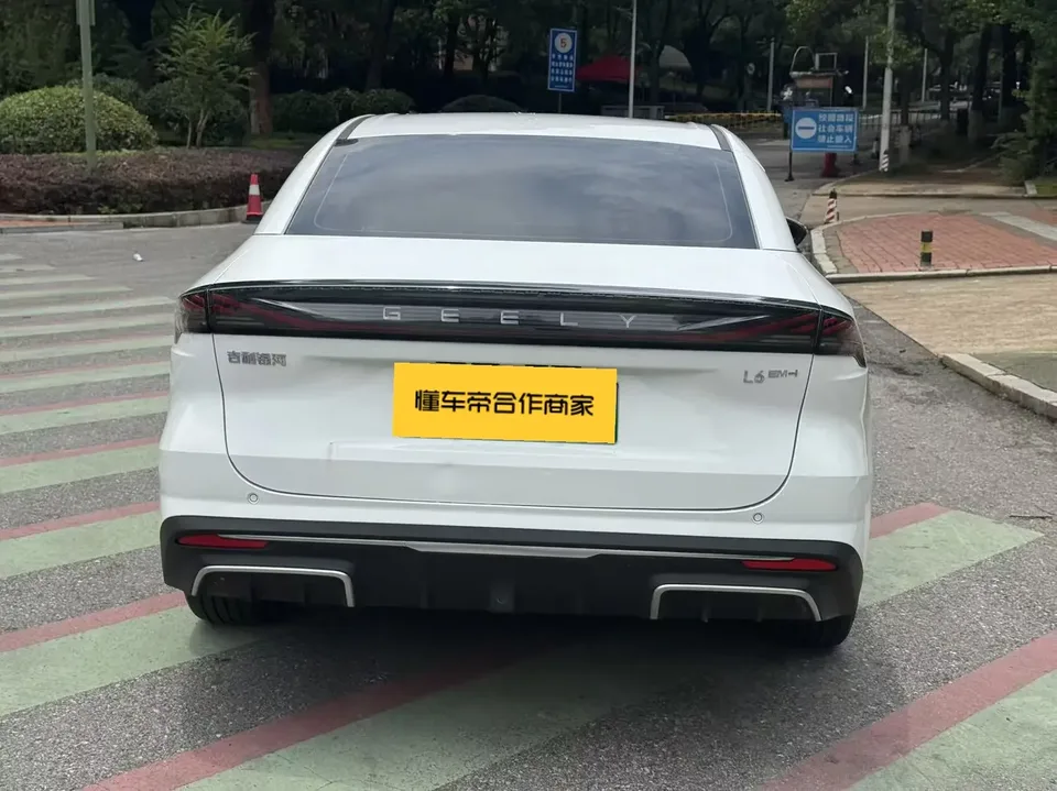 Geely Galaxy L6 Galaxy L6 2025 1.5 EM-i DHT 140KM Long-distance Version 2025 — thumbnail 2