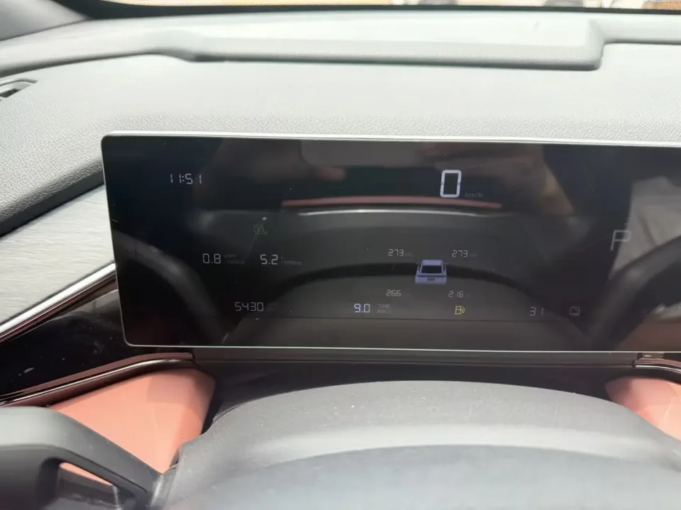 Geely Galaxy L6 Galaxy L6 2025 1.5 EM-i DHT 140KM Long-distance Version 2025 — thumbnail 5