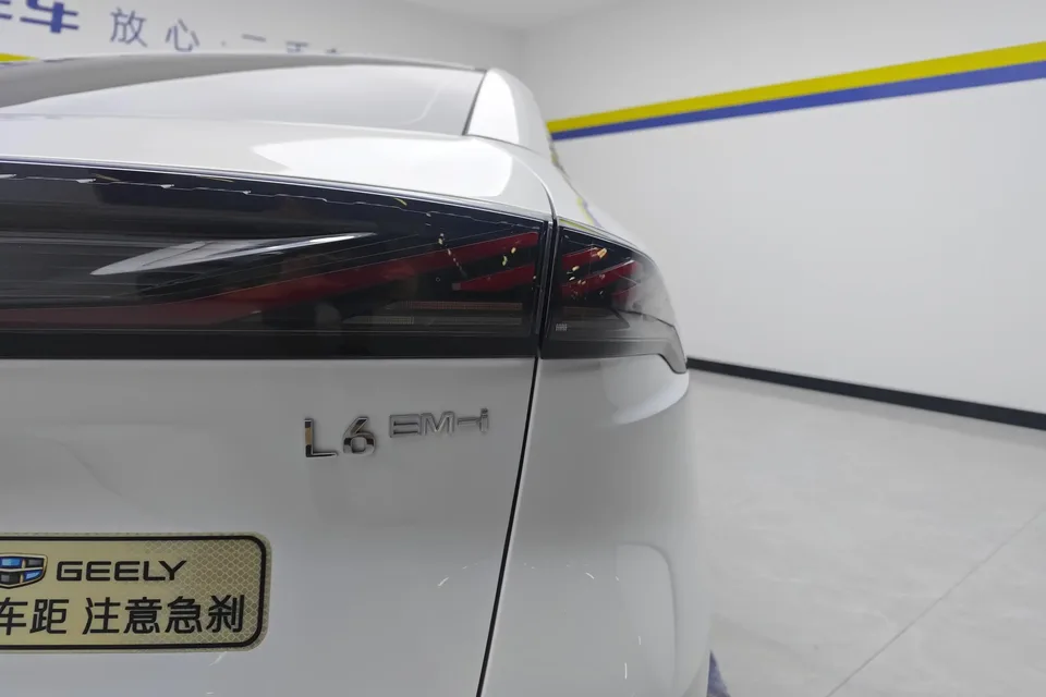 Geely Galaxy L6 Galaxy L6 2025 1.5 EM-i DHT 60KM Sailing Edition 2025 — thumbnail 2