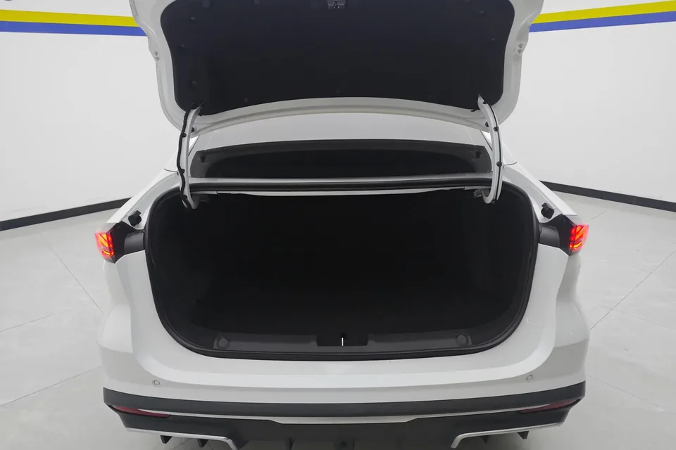 Geely Galaxy L6 Galaxy L6 2025 1.5 EM-i DHT 60KM Sailing Edition 2025 — thumbnail 5