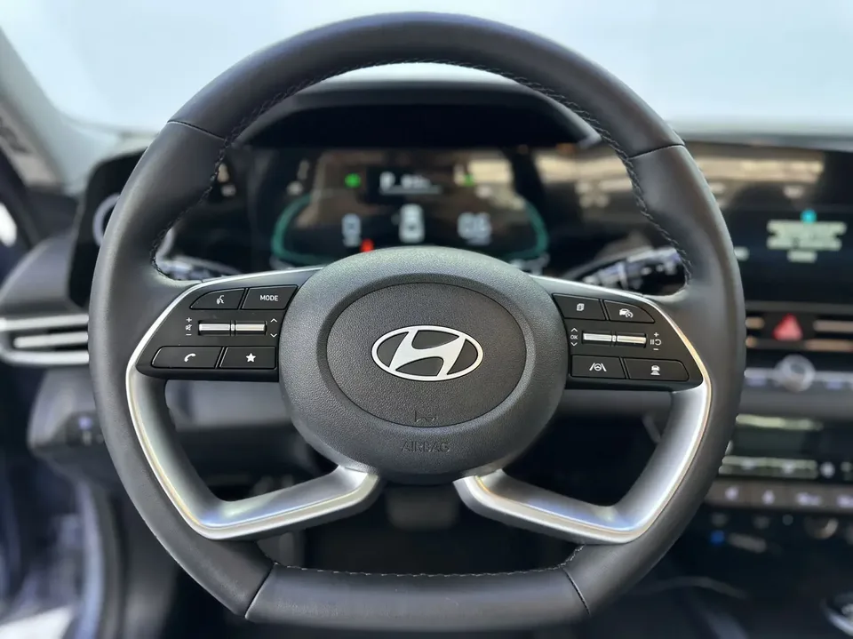 Hyundai Elantra Elantra 2023 1.5L CVT LUX Premium Edition 2024 — thumbnail 4