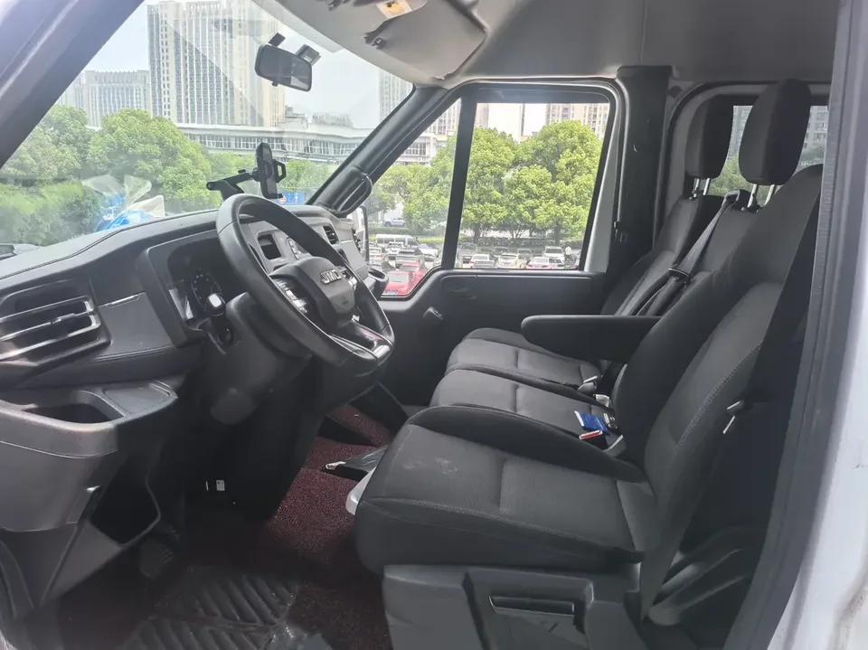 Jiangling Fushun Fushun 2023 2.0T manual diesel short-axle mid-top commercial multi-purpose passenger car 5 seats 2024 — thumbnail 3
